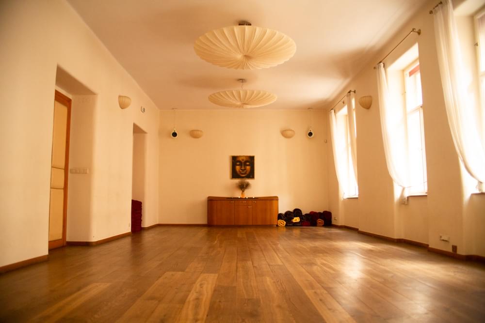 Sál Maitrea v Týnské uličce - prostor pro pražské semináře Grofova® dýchání